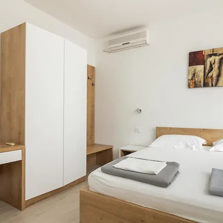 Guest house & Konoba Tomic