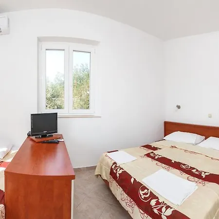 Guest house & Konoba Tomic